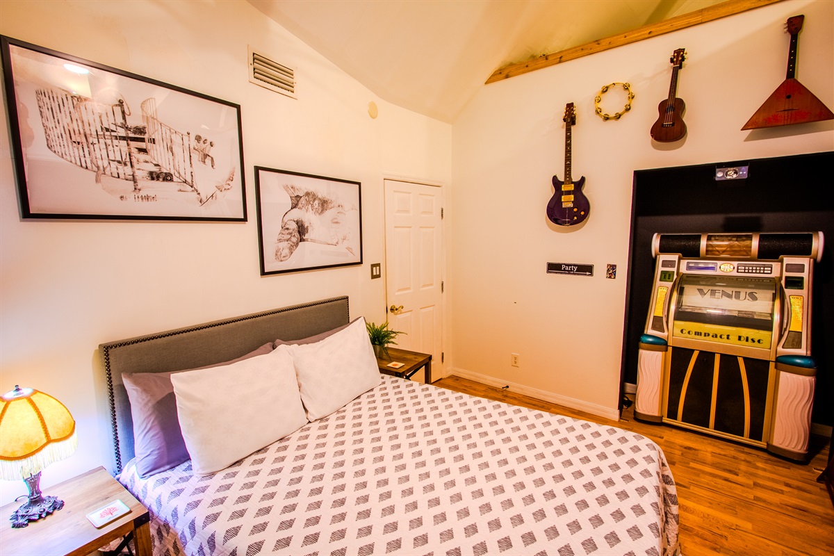 Bedroom 1 - Live Room