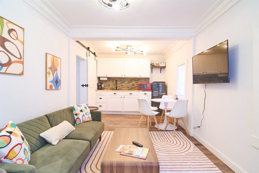 Living Room / Kitchenette