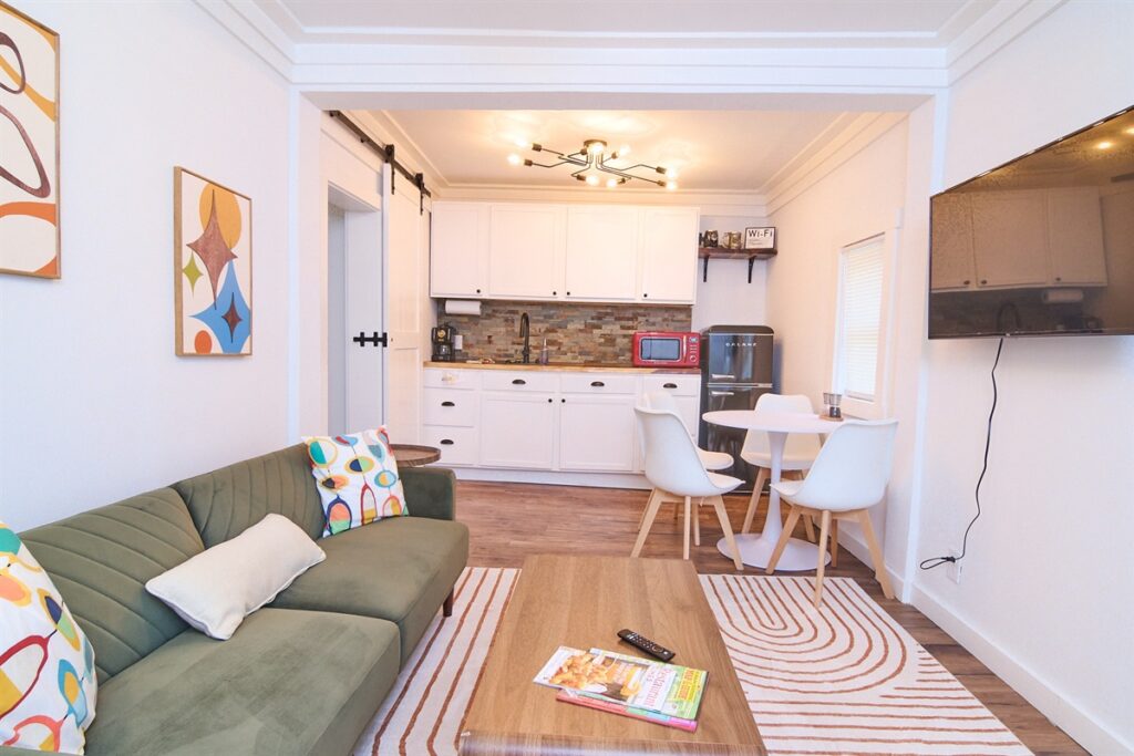 Living Room / Kitchenette