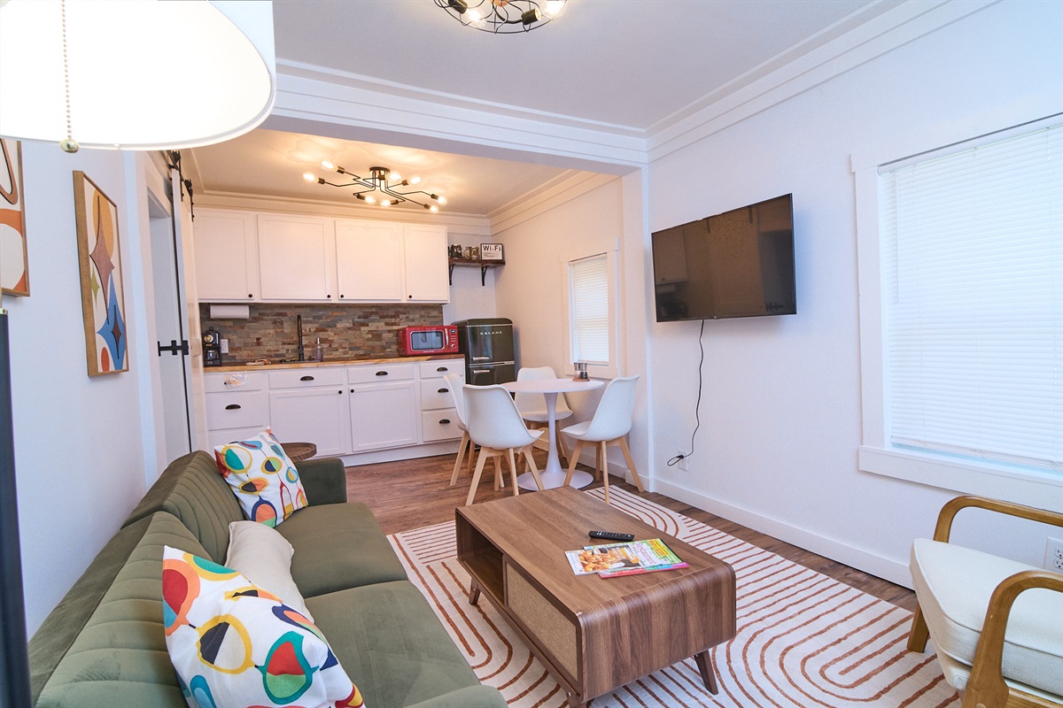 Living Room / Kitchenette