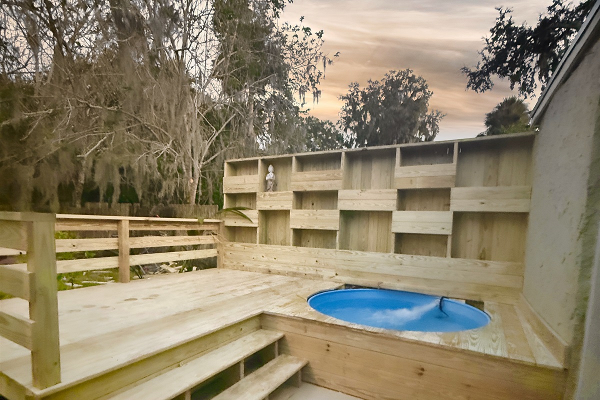 Soaking Pool and Deck