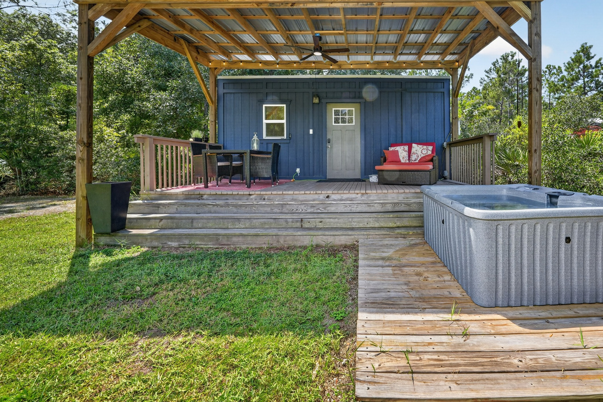 160 sq ft of covered lanai, with the spa a step off the deck