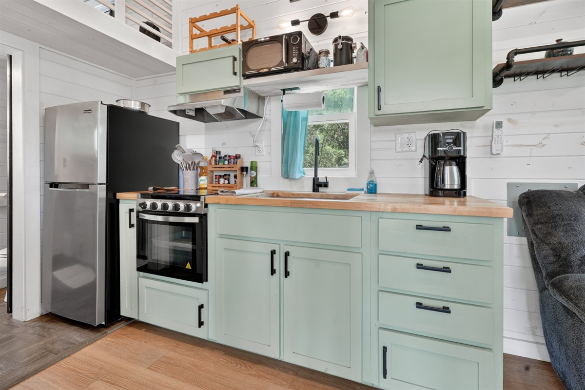 Casa Caliente — full kitchen with range, oven and butcher-block counter.