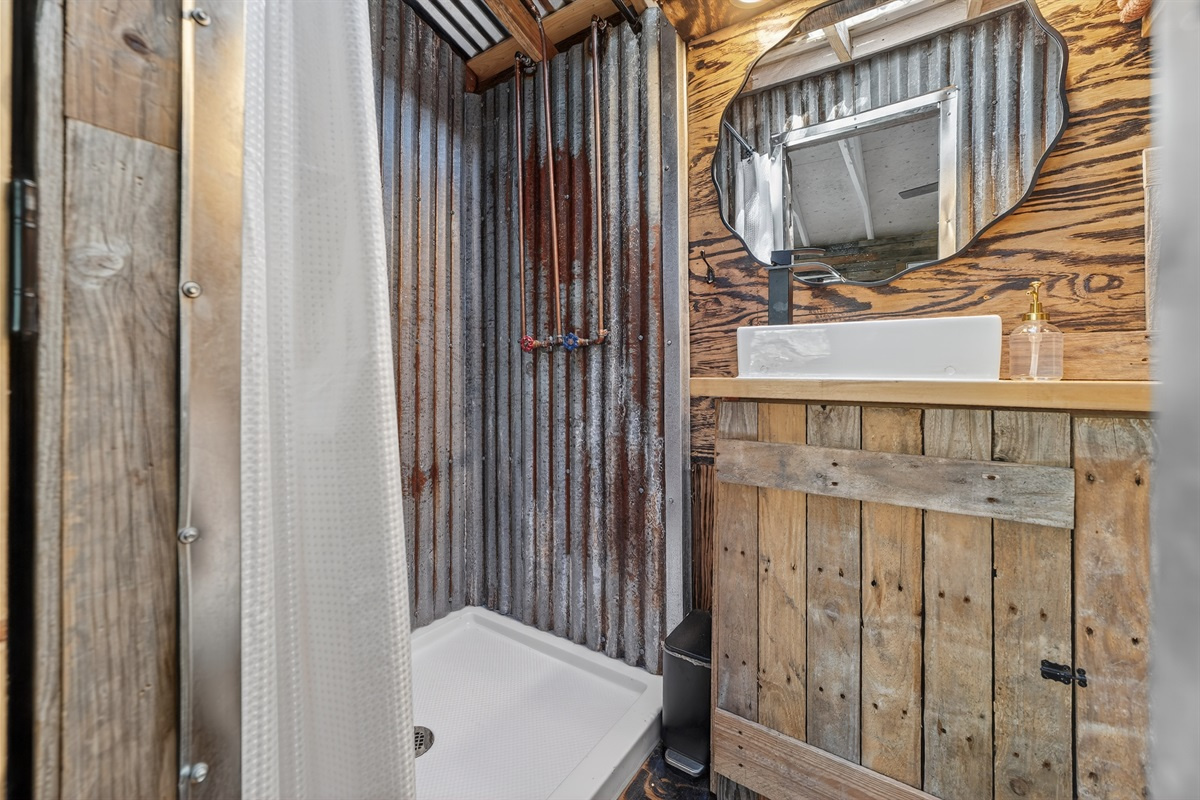 Casa Gaucho — private full bath.