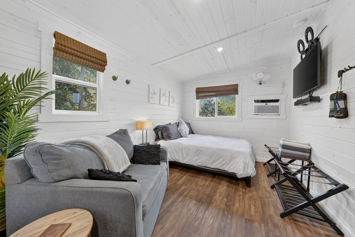 Smart TV, sound system and a laptop-friendly place to work