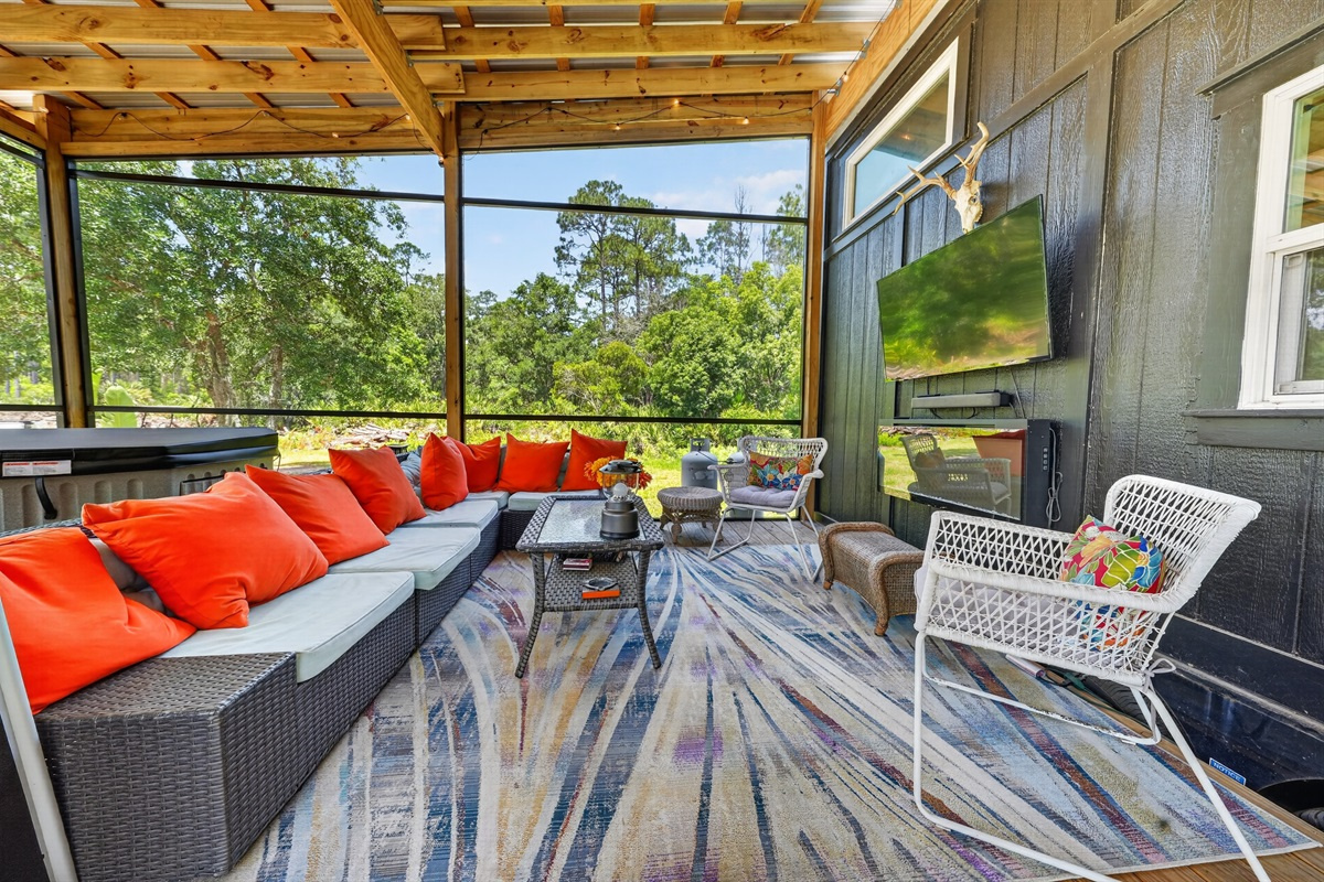 The screened outdoor living room at Casa Caliente — where the whole group fits at once.